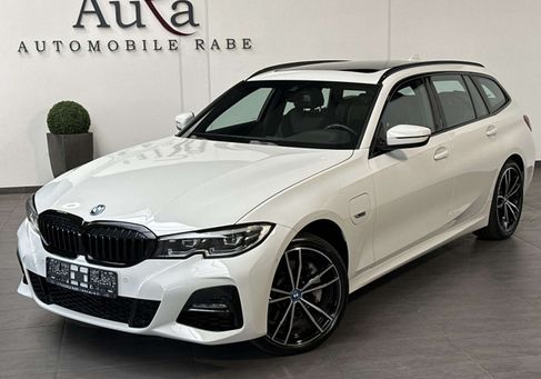 BMW 330, 2022