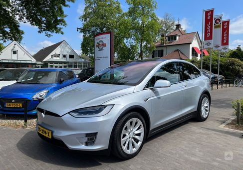 Tesla Model X, 2017