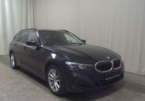 BMW 330, 2022