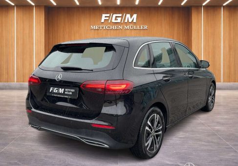 Mercedes-Benz B 180, 2025