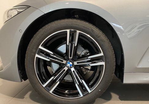 BMW 320, 2025 3