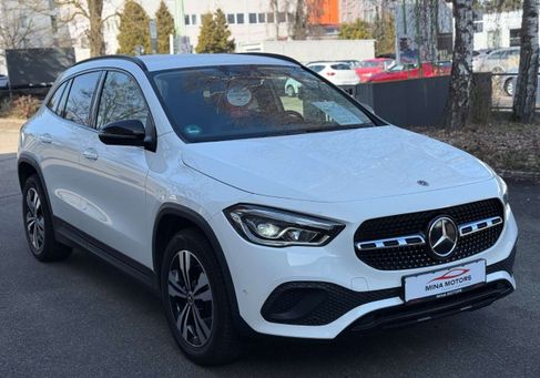 Mercedes-Benz GLA 180, 2020