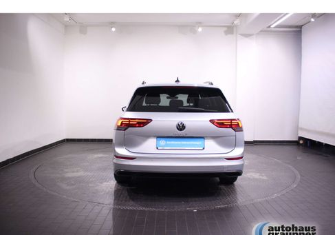 Volkswagen Golf, 2022