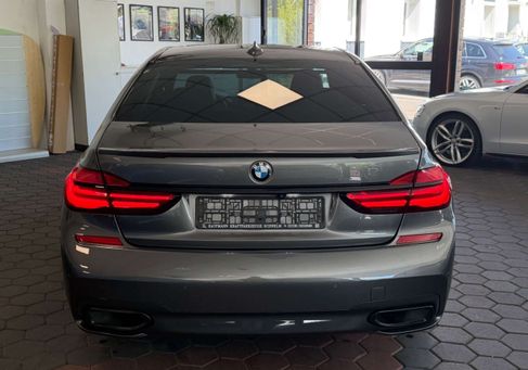 BMW 740, 2017
