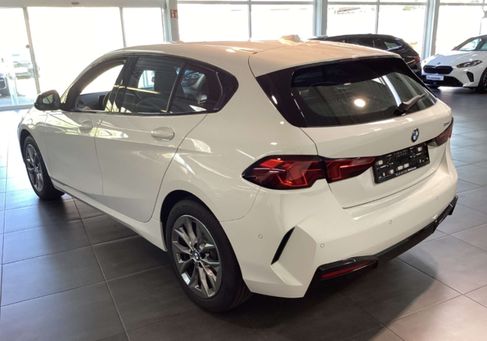 BMW 120, 2025 3