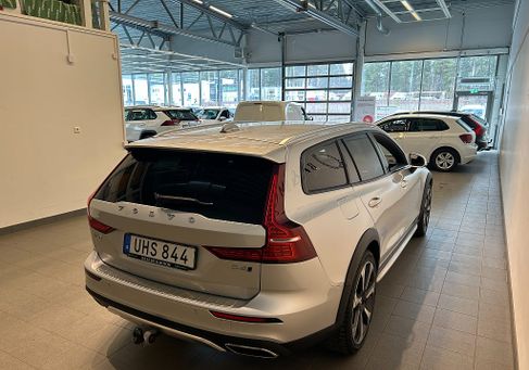 Volvo V60 Cross Country, 2019