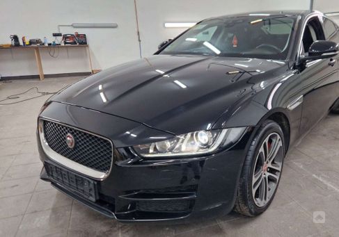 Jaguar XE, 2017