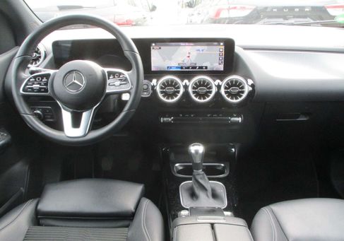 Mercedes-Benz B 180, 2022