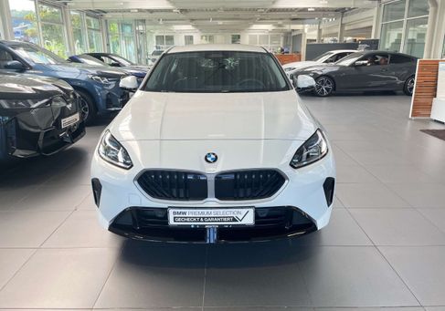 BMW 120, 2025 2