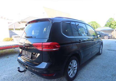 Volkswagen Touran, 2019 3