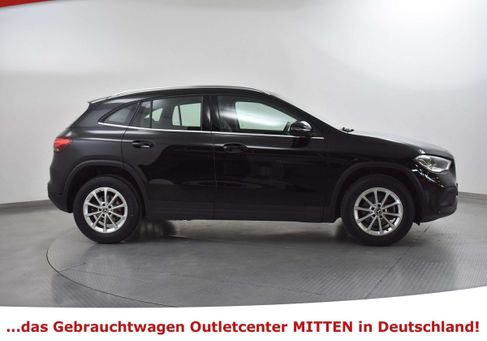 Mercedes-Benz GLA 180, 2022