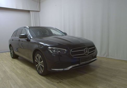 Mercedes-Benz E 300, 2022 3