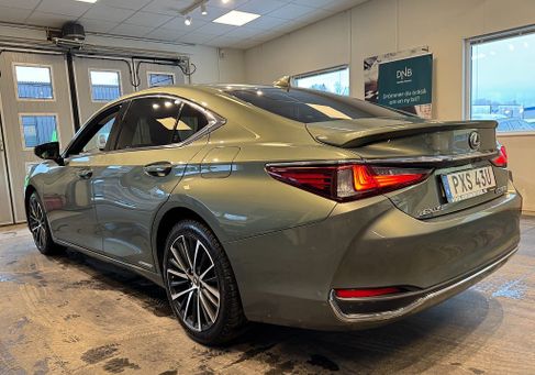 Lexus ES, 2022