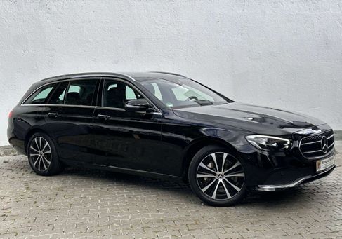 Mercedes-Benz E 300, 2022 3