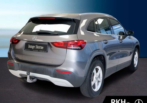 Mercedes-Benz GLA 200, 2021