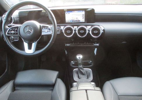 Mercedes-Benz A 180, 2021 3