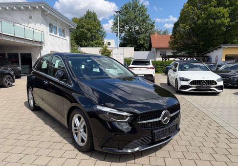 Mercedes-Benz B 180, 2023