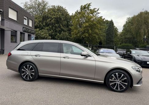 Mercedes-Benz E 300, 2022 3