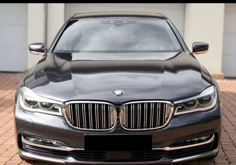 BMW 730, 2018