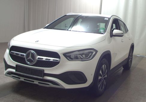Mercedes-Benz GLA 200, 2022
