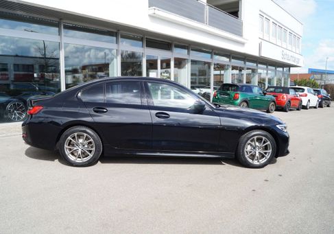 BMW 330, 2021