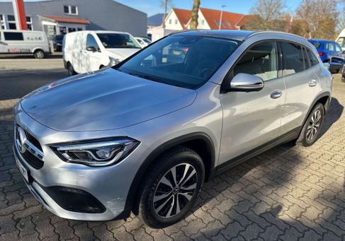 Mercedes-Benz GLA 200, 2020