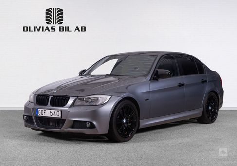 BMW 330, 2011