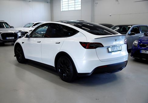Tesla Model Y, 2021 3