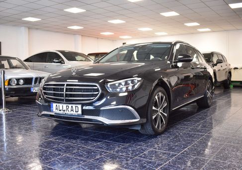 Mercedes-Benz E 300, 2022 3