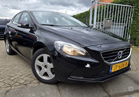 Volvo V40, 2015