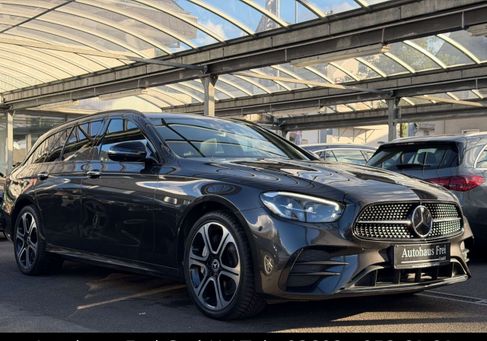 Mercedes-Benz E 300, 2022 3