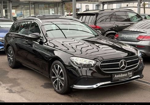Mercedes-Benz E 300, 2022 3