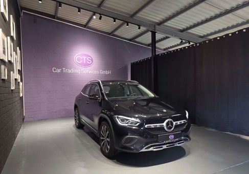 Mercedes-Benz GLA 200, 2021