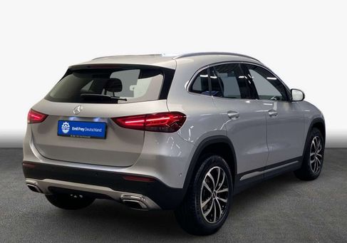 Mercedes-Benz GLA 180, 2022