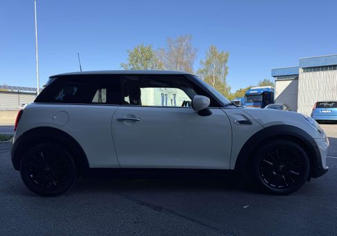MINI ONE, 2019 3