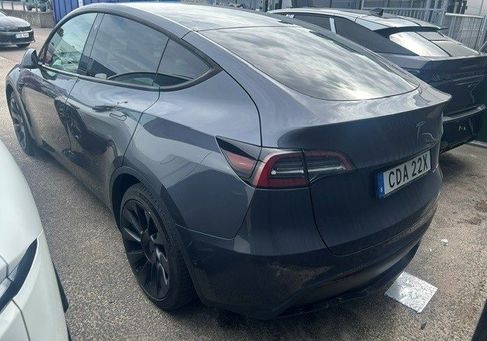 Tesla Model Y, 2021 3