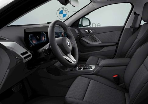 BMW 120, 2025