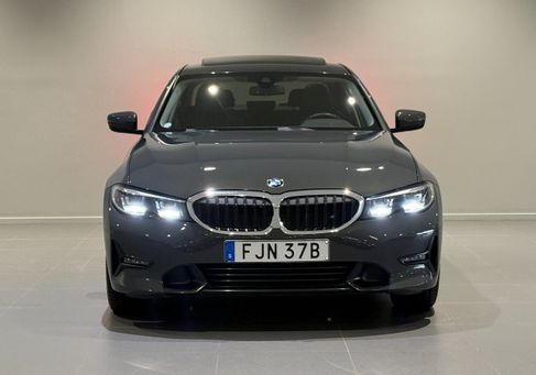 BMW 330, 2020