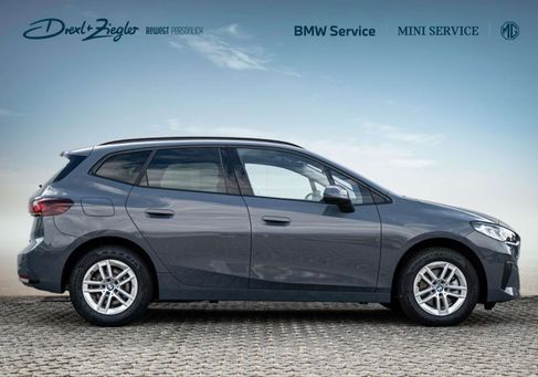 BMW 220, 2025 2
