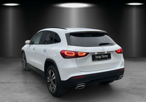 Mercedes-Benz GLA 250, 2022