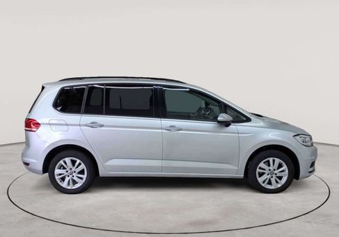 Volkswagen Touran, 2021 3