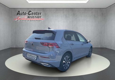 Volkswagen Golf, 2023