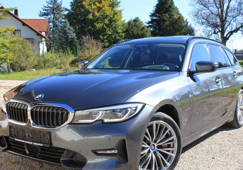 BMW 330, 2021