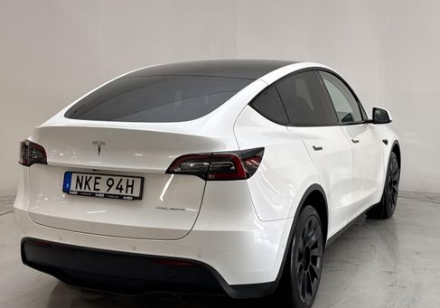 Tesla Model Y, 2021 3