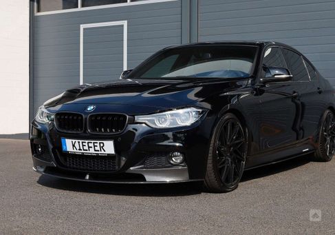 BMW 330, 2018