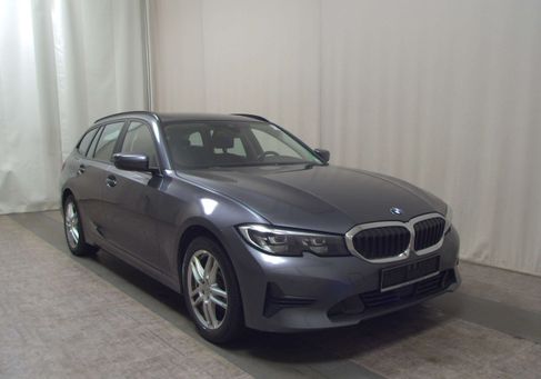 BMW 330, 2019