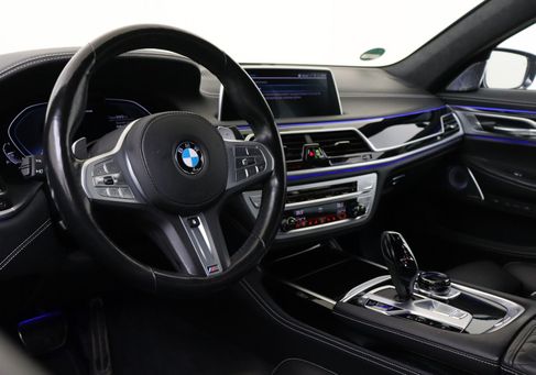 BMW 745, 2021