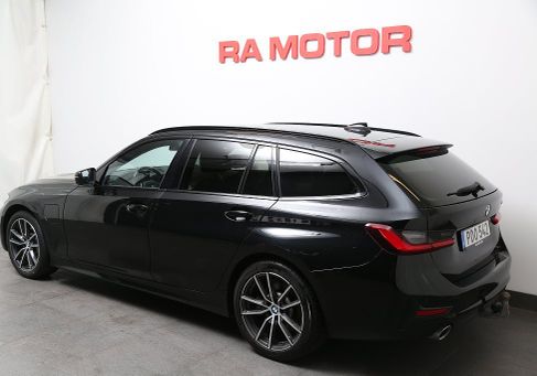 BMW 330, 2021