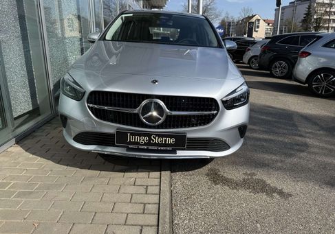 Mercedes-Benz B 200, 2025
