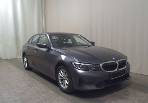 BMW 318, 2022